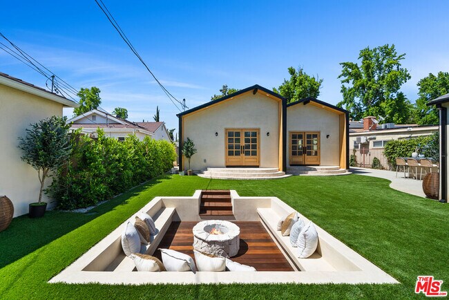 Building Photo - 14742 Weddington St