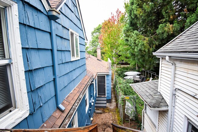 Building Photo - 1734 NE Killingsworth St