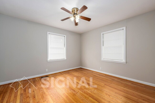 Building Photo - 1052 Apple St