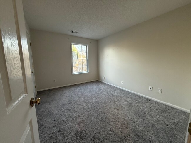 Building Photo - 13 Regency Rd