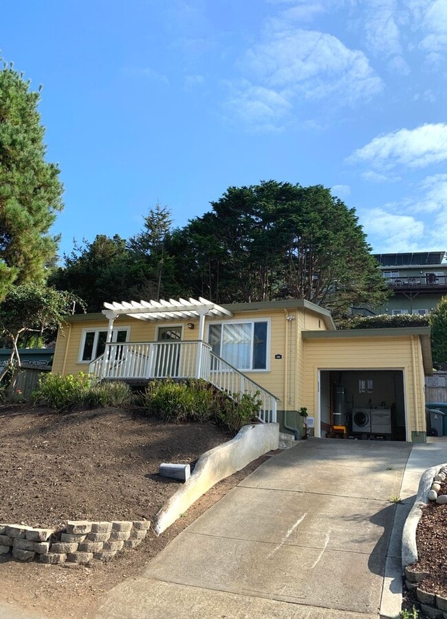 Building Photo - 450 Loma Vista Terrace