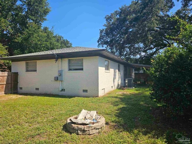 Building Photo - 5807 Aurora Ave