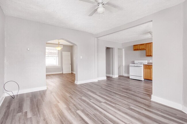Building Photo - Newly Renovated 4 Bedroom Home in West Lib...