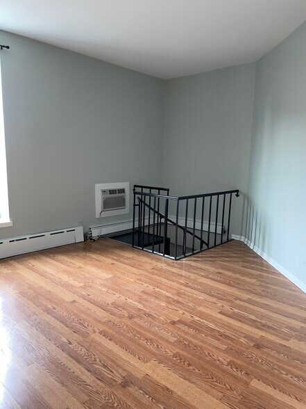 2nd Floor Bedroom - 1968 N Lincoln Ave
