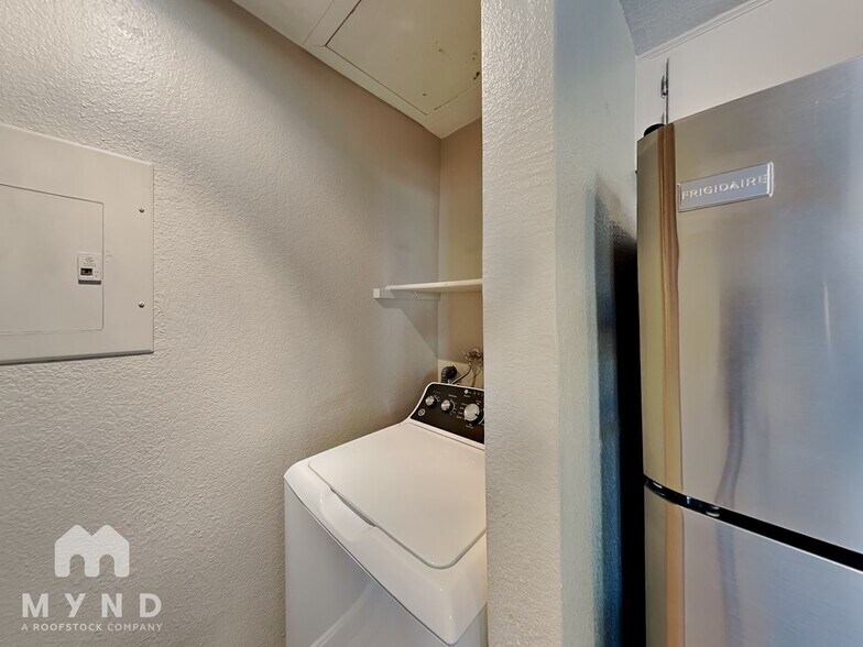 Building Photo - 8600 W Charleston Blvd