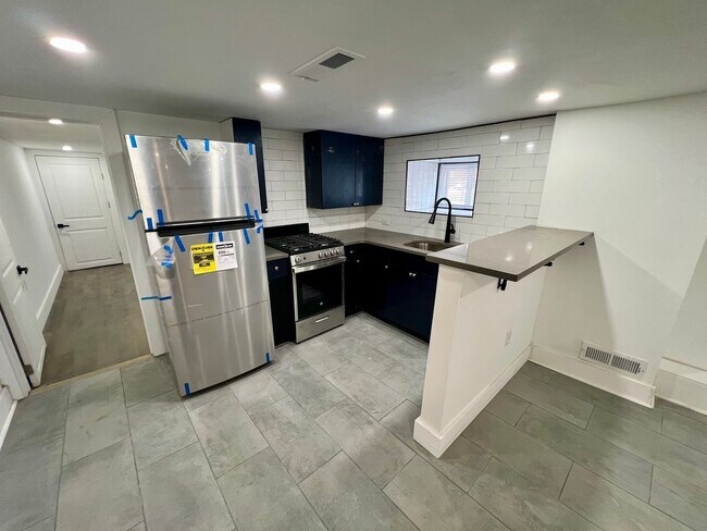 Building Photo - Luxurious 1-Bedroom Apartment in West Phil...