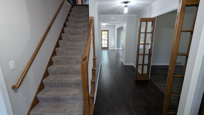 Building Photo - 2025 Longfellow St NE