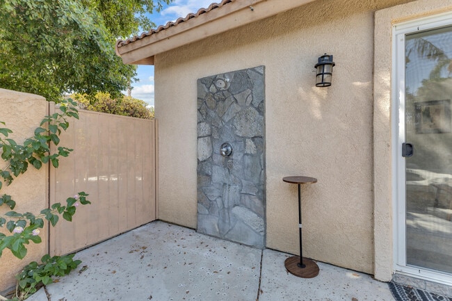 Building Photo - 45460 Coldbrook Ln