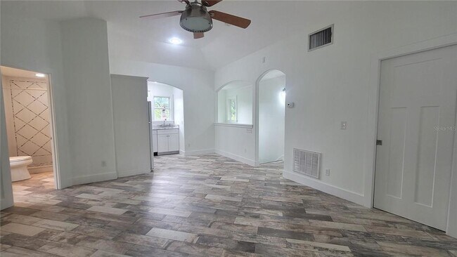 Building Photo - 1837 Hollenbeck Dr