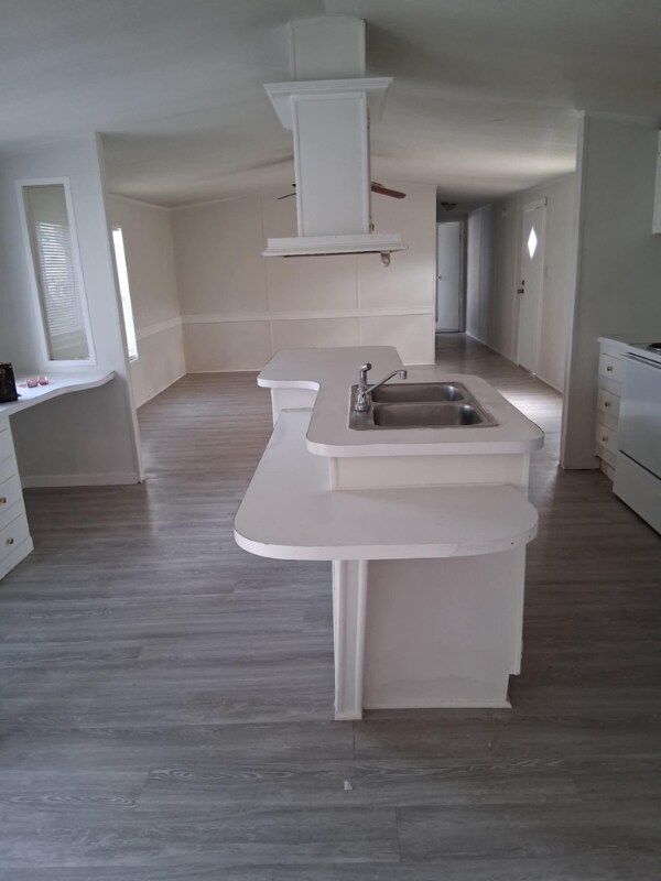 Building Photo - 305 S Amy Ln