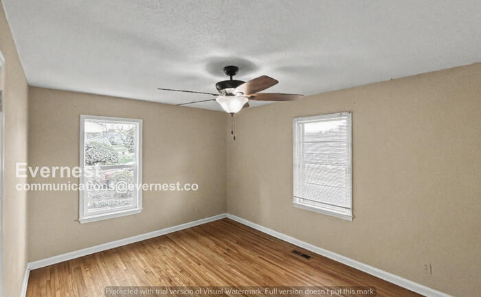 Building Photo - 906 McHann Dr