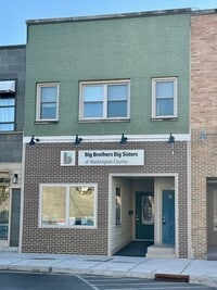 Building Photo - Updated Upper 3 Bedroom Unit for Rent in Downtown West Bend