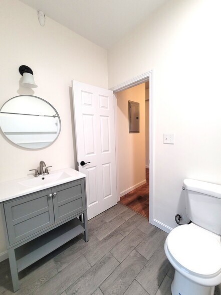 Building Photo - 119 Rodney St