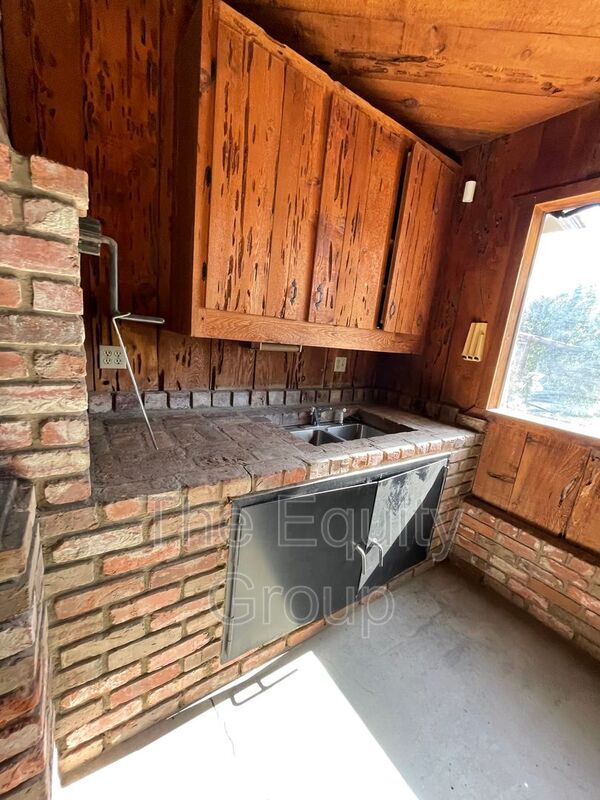 Building Photo - 14725 Hanford Armona Rd