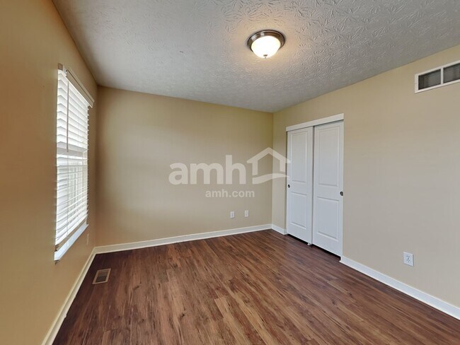Building Photo - 1085 McCoy Dr