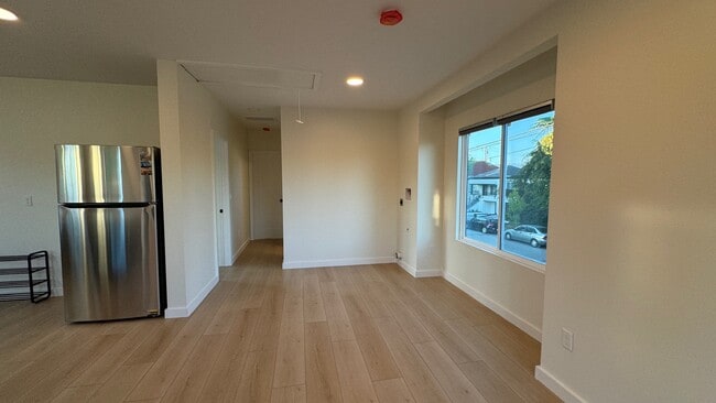 Building Photo - 1202 61st St