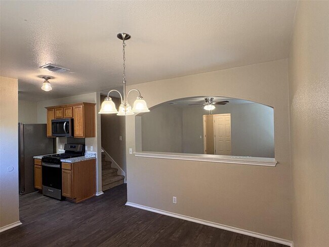Building Photo - 6808 Sabrina Dr