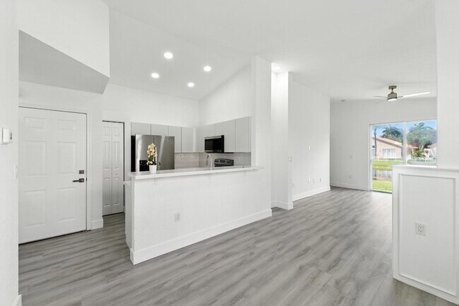 Building Photo - 18650 SW 28th Ct