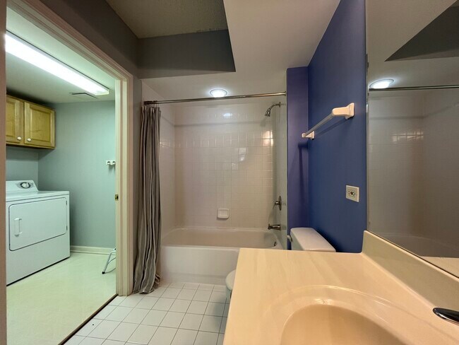 Building Photo - 11 S Wille St