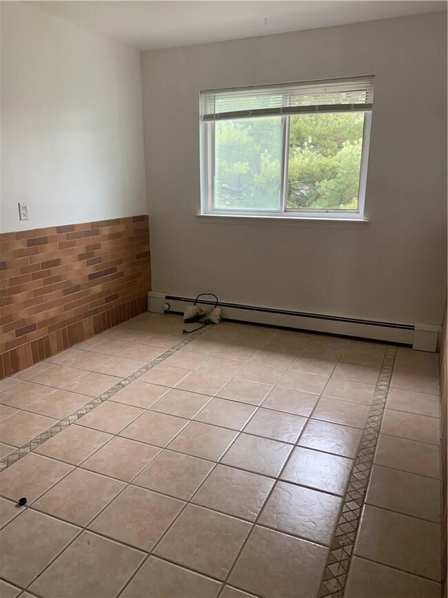 Building Photo - 11 Fishkill Glen Dr