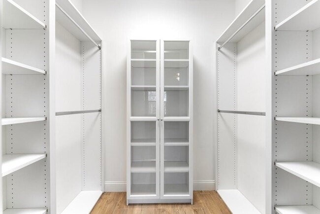 Building Photo - 180 Freeport Dr