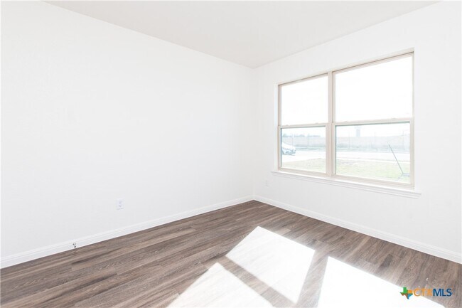 Building Photo - 5815 Betty Lou Dr