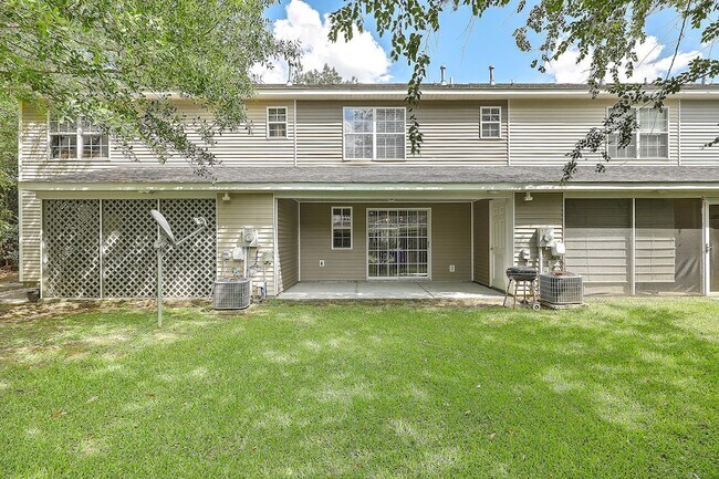 Building Photo - 8074 Shadow Oak Dr