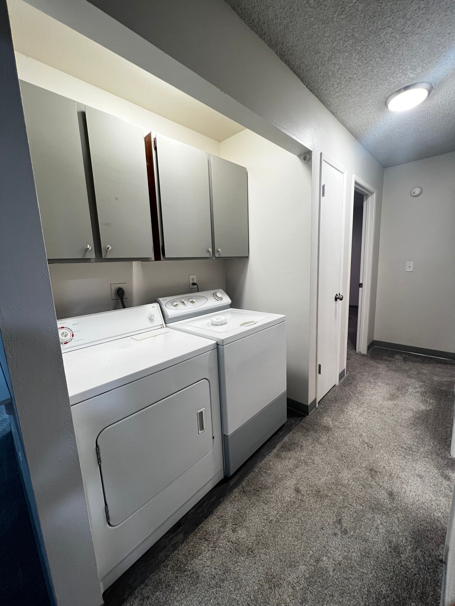 Building Photo - 511 W Brown Ave