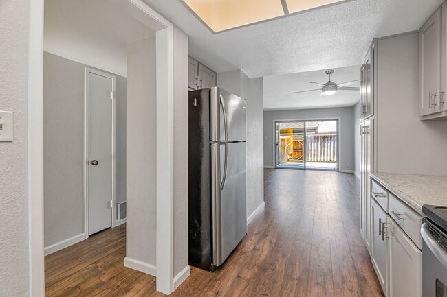 Building Photo - 2 Story Townhome