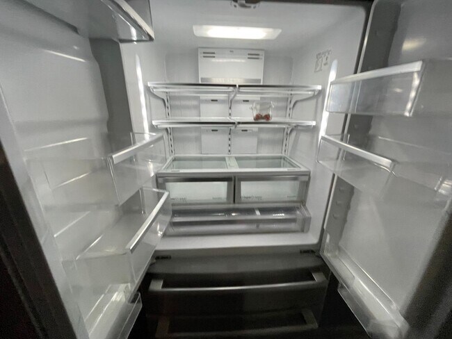 Building Photo - 2 Bed condo in downtown Houston