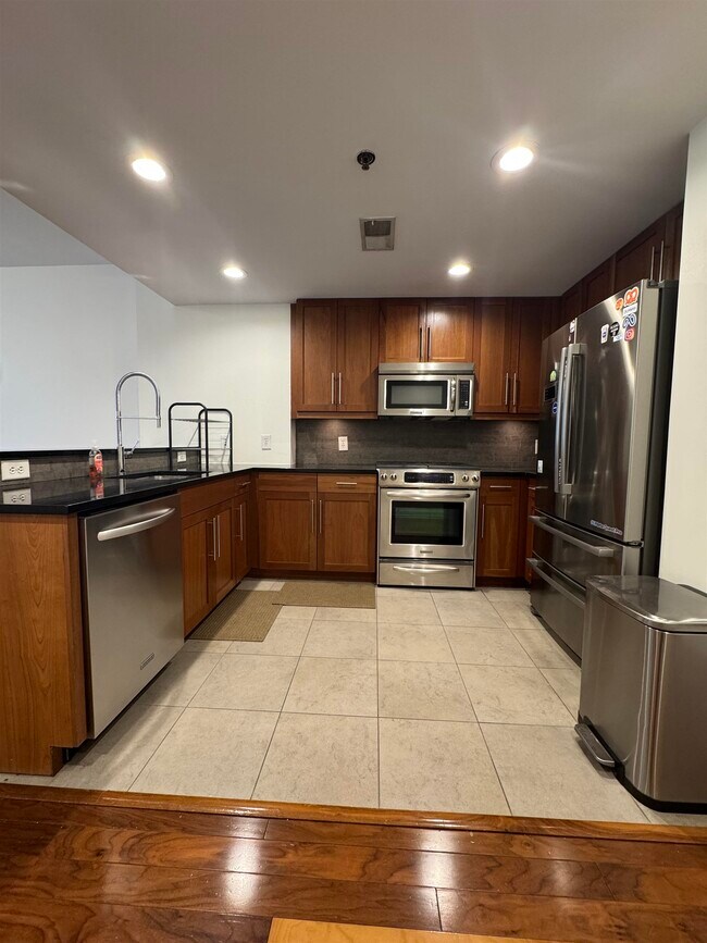 Building Photo - 800 Jackson St