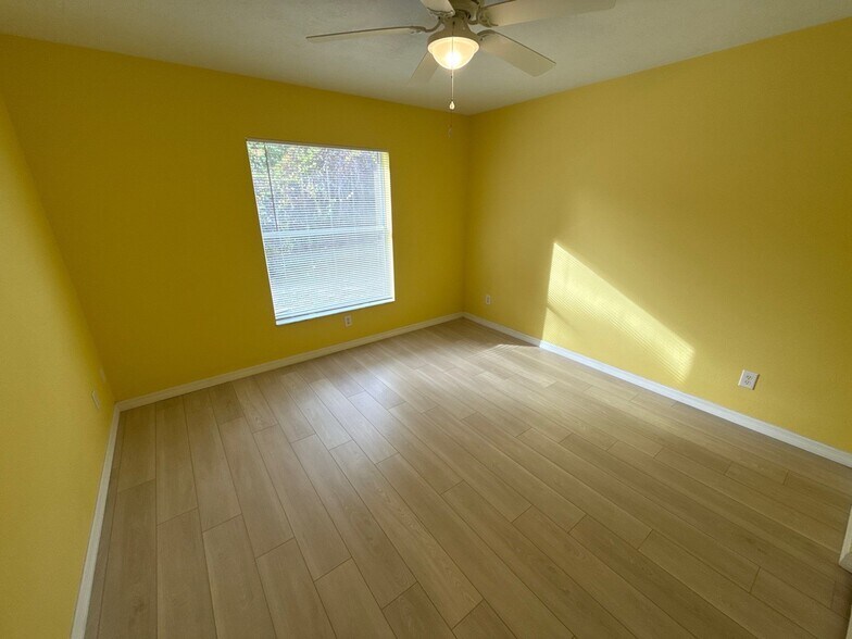 Building Photo - 1910 NW 12th Ave