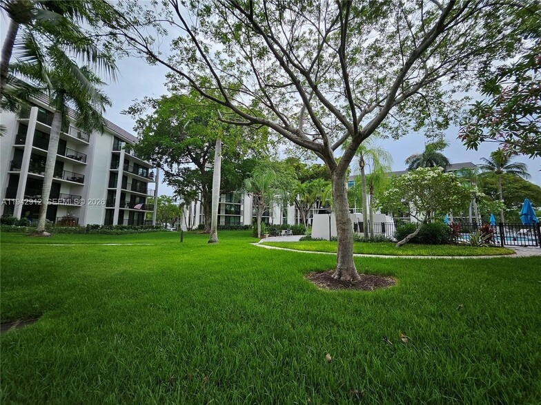 Building Photo - 1101 River Reach Dr