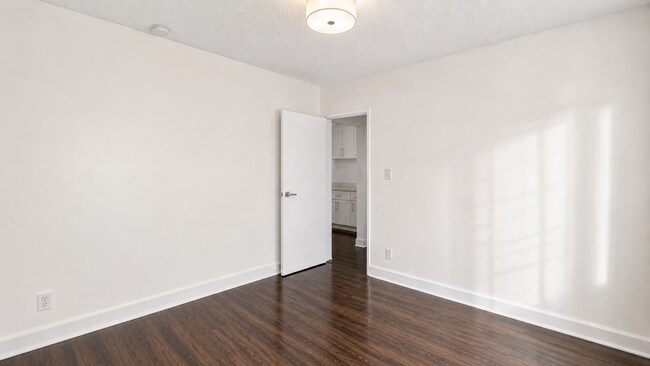 Building Photo - 319 Heliotrope Dr