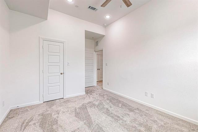 Building Photo - 329 Mule Deer Mews