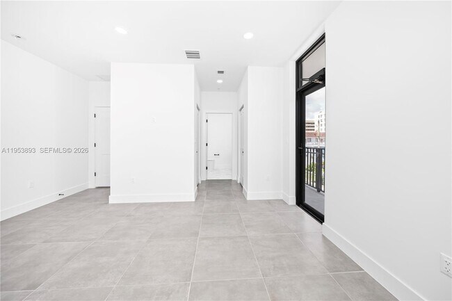 Building Photo - 526 SW 2nd St