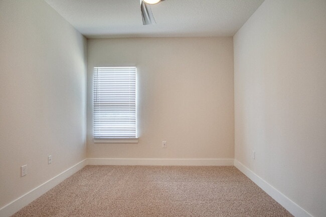 Building Photo - Holiday Sunshine! Deer Run 4BR/3BA Home – Solar, Community Pool & ½ Deposit for Active Military