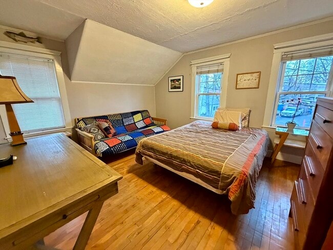 Building Photo - 157 Riverview Ave