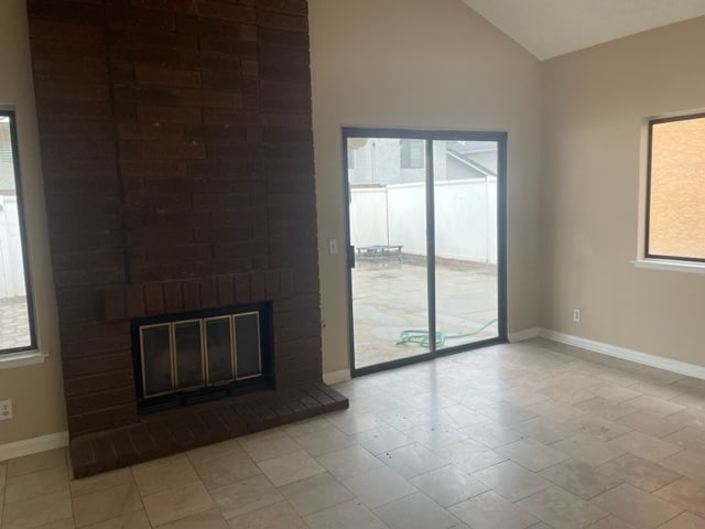 Family w/ fireplace - 2533 Almaden Ct