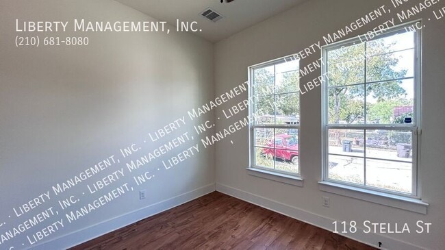 Building Photo - 118 Stella St