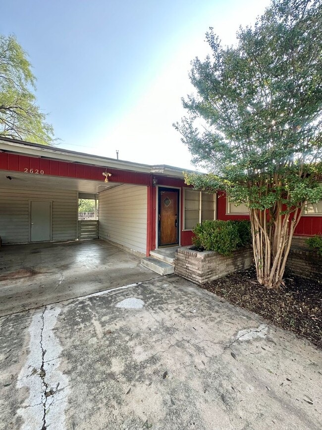 Building Photo - COMING AVAILABLE IN JULY - 3 Bedroom Home ...