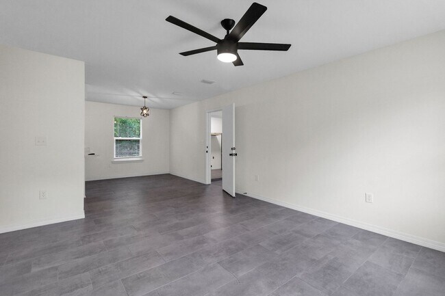 Building Photo - 3 Bedroom in Crestview!!