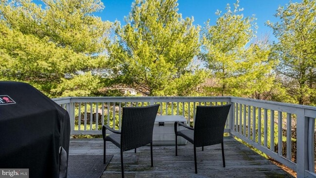 Building Photo - 303 Hilltop Ct