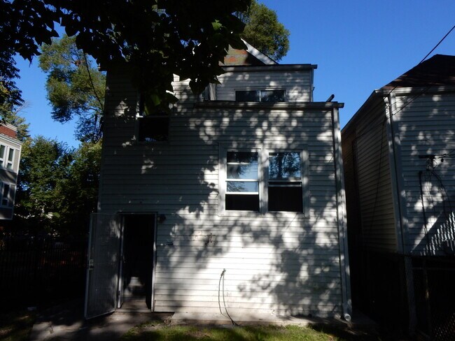 Building Photo - 6036 S Green St