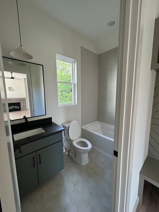 Building Photo - Amazing New Construction in North Nashville!