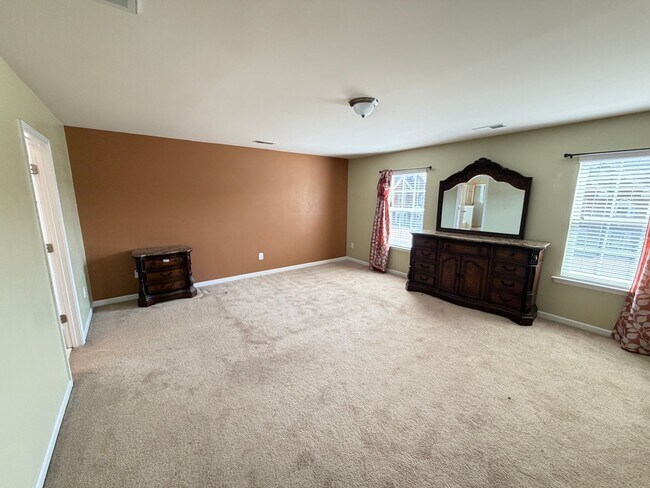 Building Photo - 4908 Pepper Dr