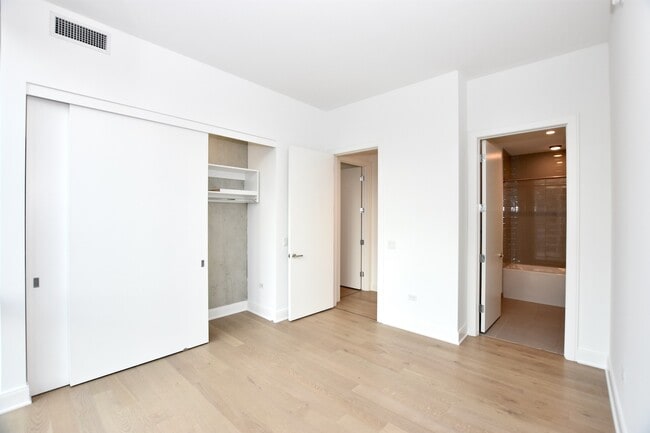 Building Photo - 60 E Randolph St