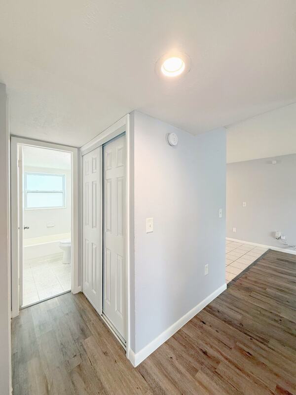 Building Photo - 11705 North Dr
