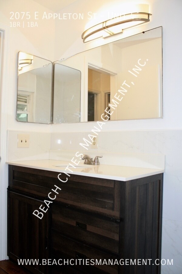 Building Photo - 2075 E Appleton St