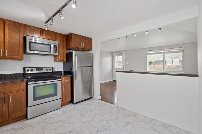 Building Photo - 1814 E 31st Ave